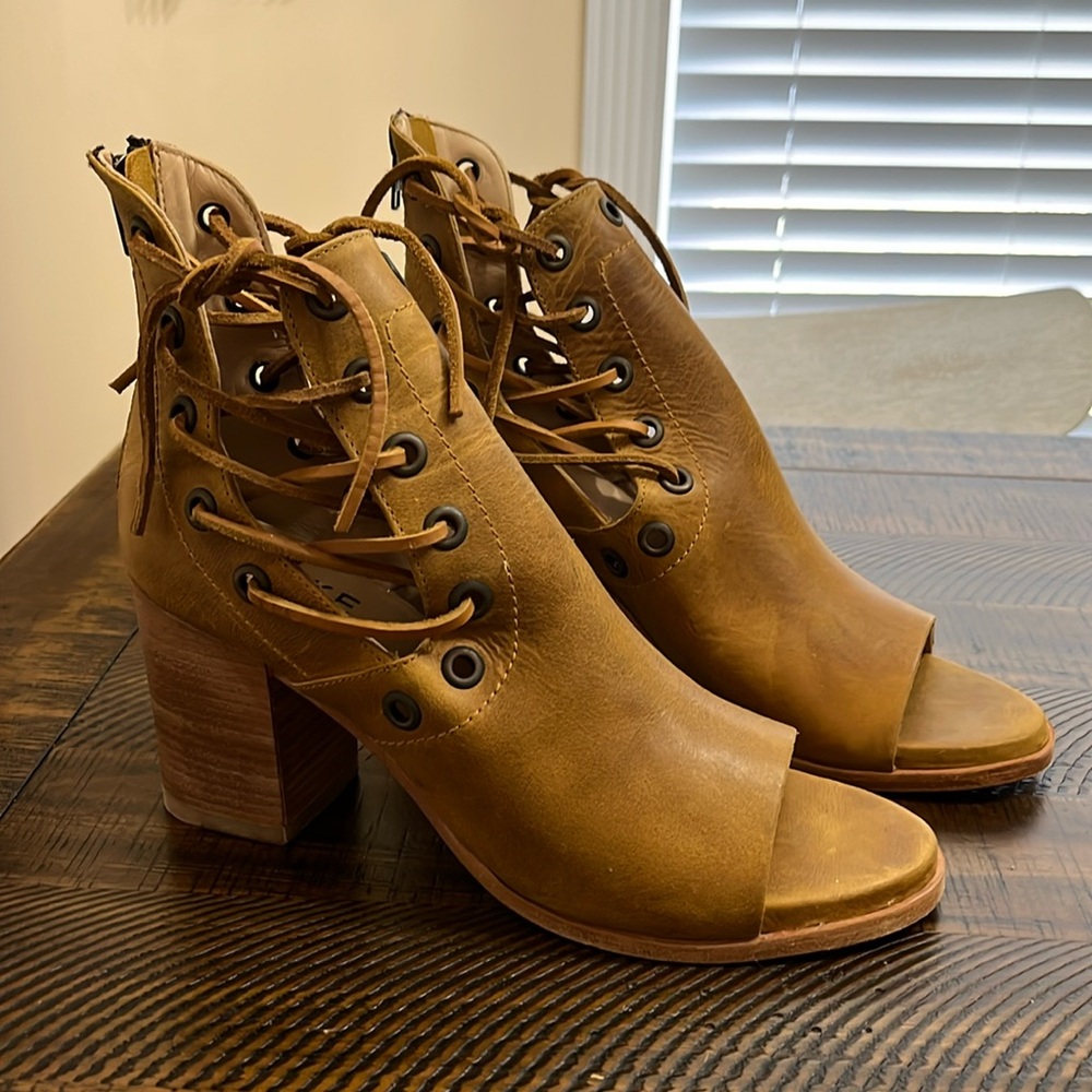 “BASKE”Rustic look solid, leather high heels NBNB
